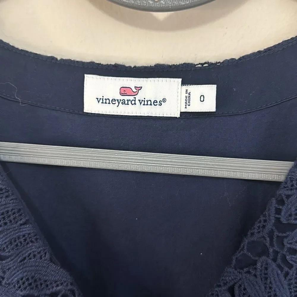 Vineyard Vines Navy Blue Lace Contrast Dress Size 0 Sleeveless Pleated V-Neck - Picture 2 of 6